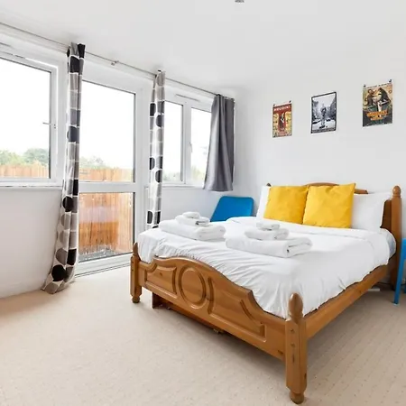 Spacious 2 Bedroom Apartment In Cricklewood